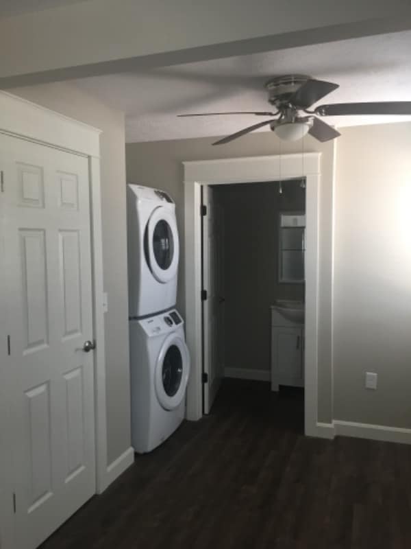 Building Photo - 320 E Main St