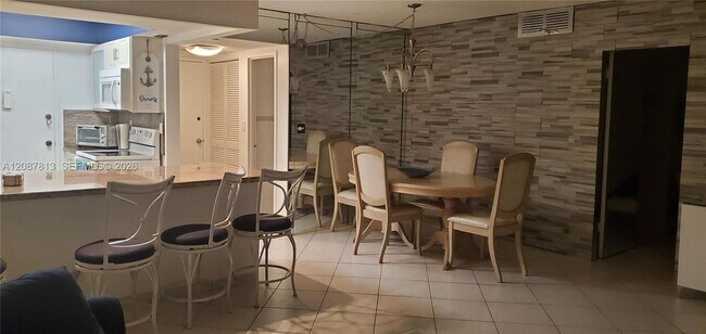 Foto del edificio - 3180 S Ocean Dr