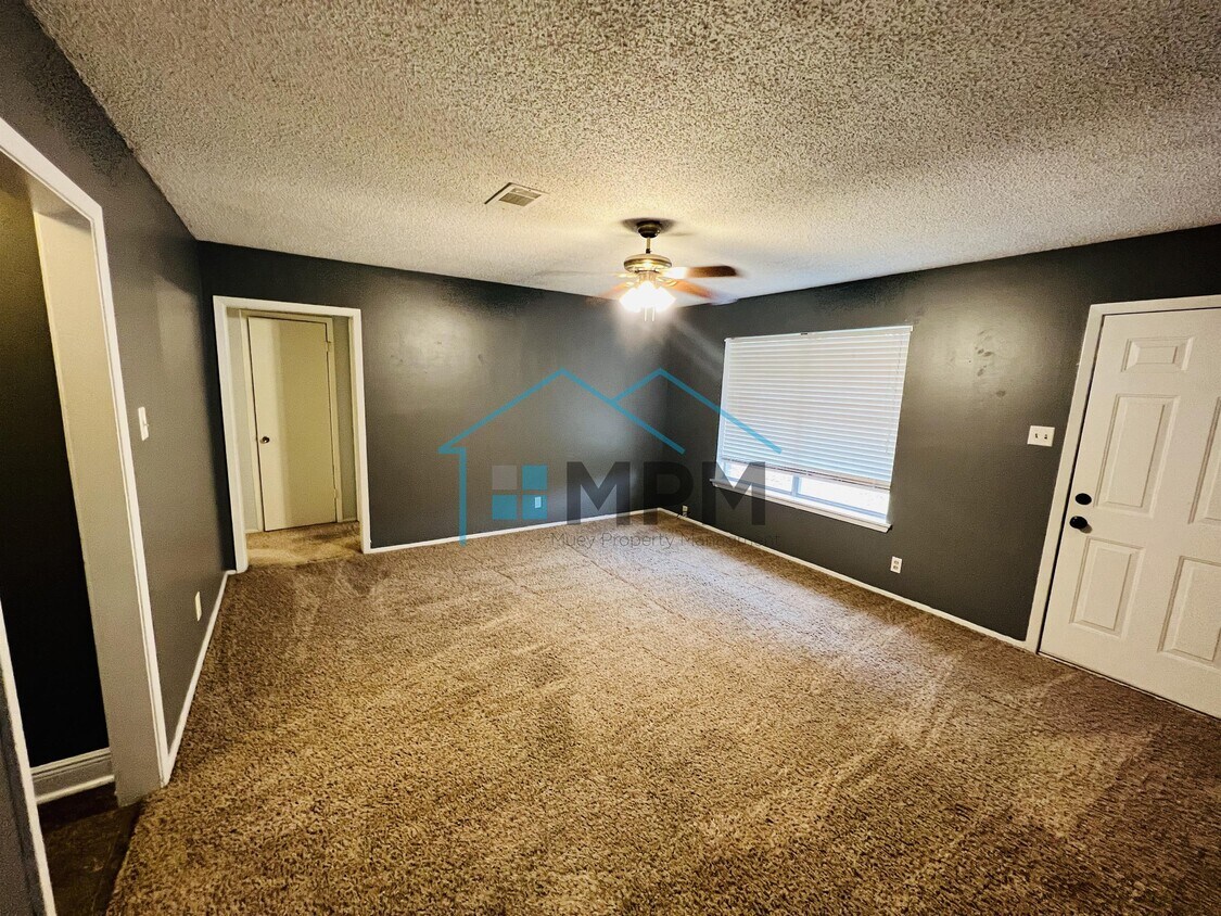 Primary Photo - 113 Hilltop Dr