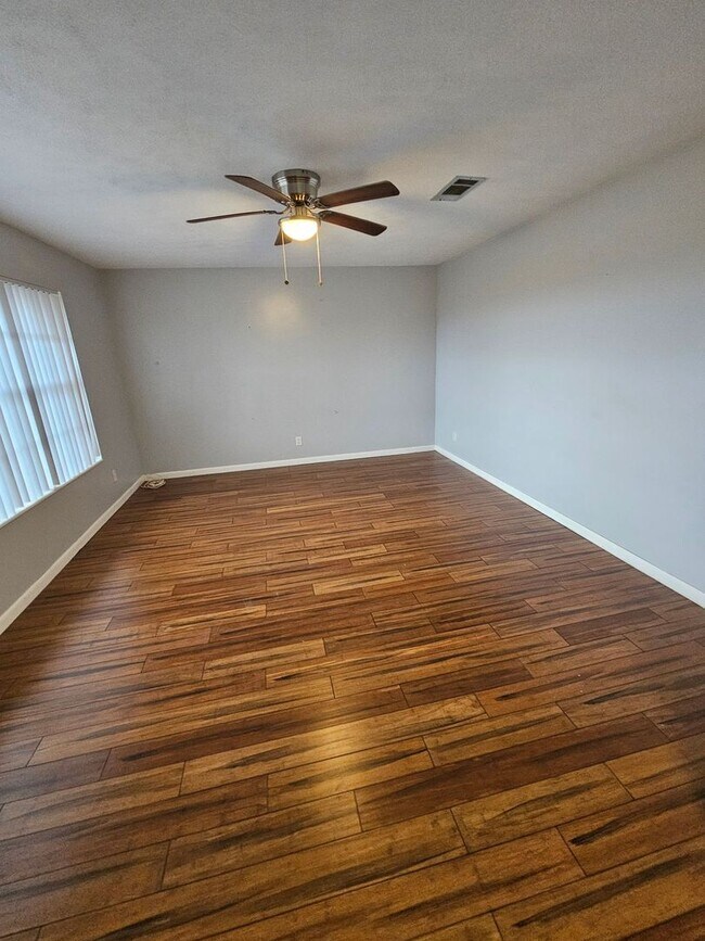 Foto del edificio - 5332 Thornton Ln