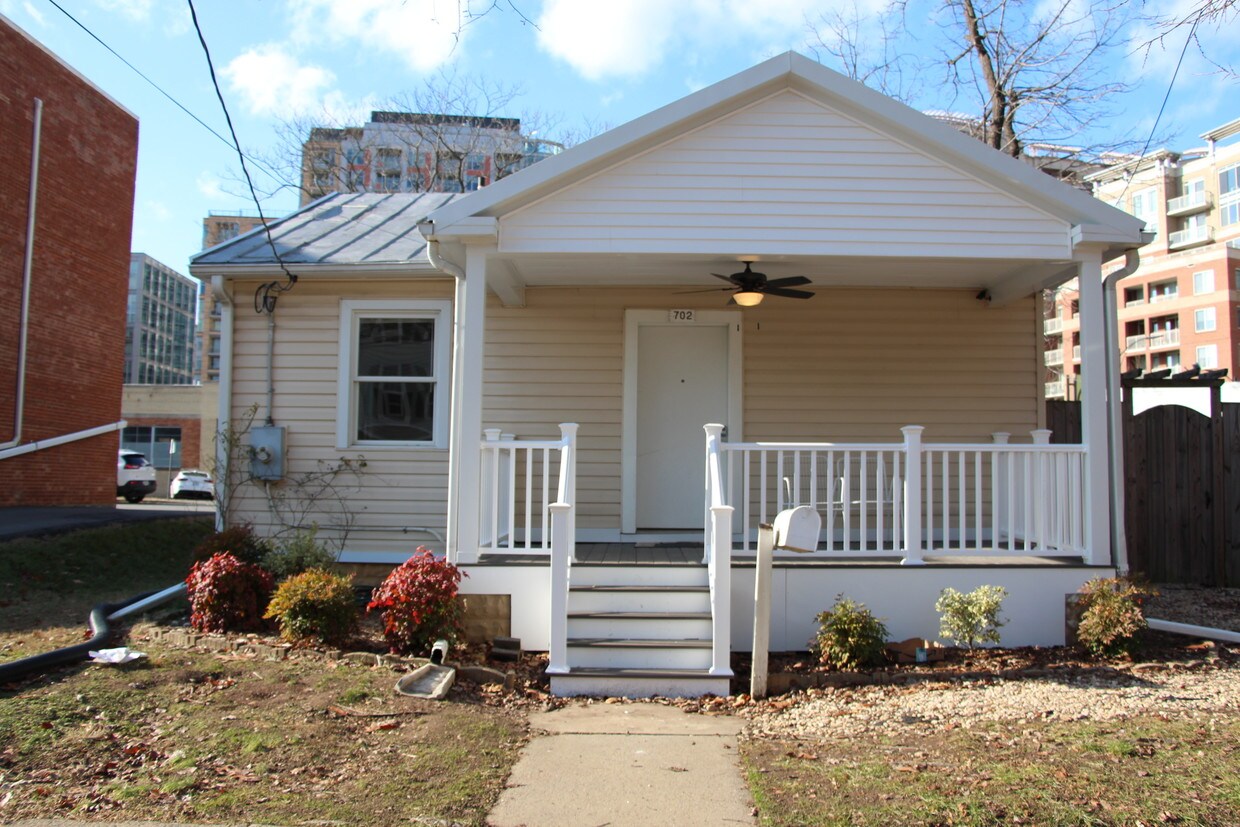 Primary Photo - 702 N Piedmont St