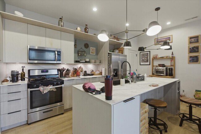 Foto del edificio - 4177 W Belmont Ave