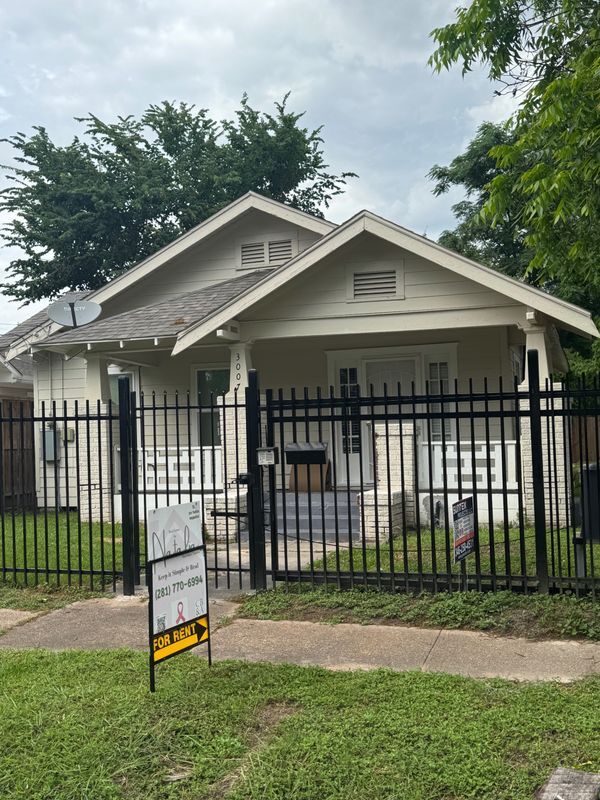 Foto principal - 3007 Webster St