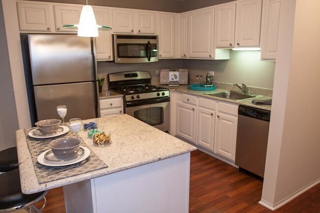 Building Photo - 25 E Delaware Pl