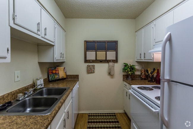 Interior Photo - Pinebrook Pointe