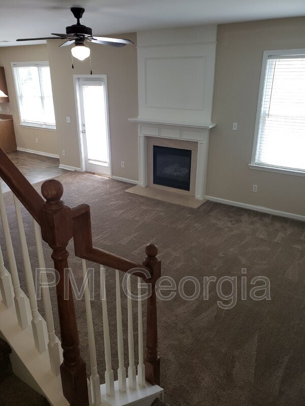 Building Photo - 105 Stallion Way