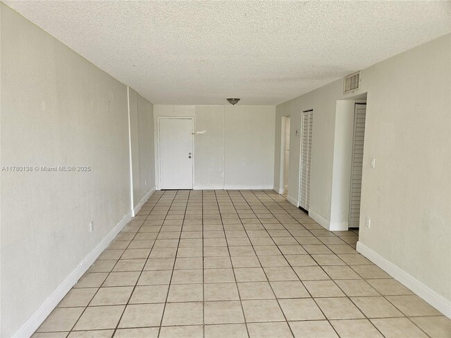 Building Photo - 1805 Sans Souci Blvd