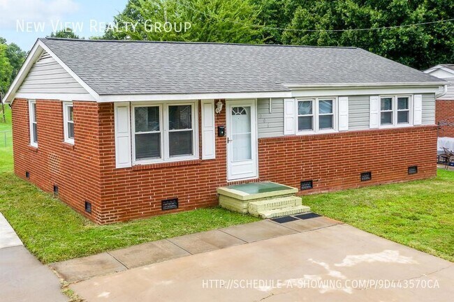 Building Photo - 206 Mattoon St