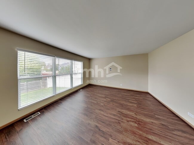 Building Photo - 434 Monarch Ln