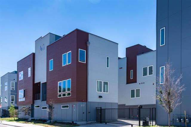 Building Photo - 1505 S Akard St