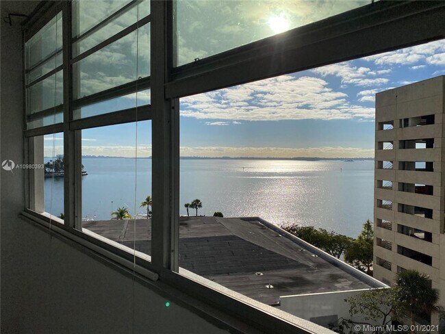 Building Photo - 999 Brickell Bay Dr