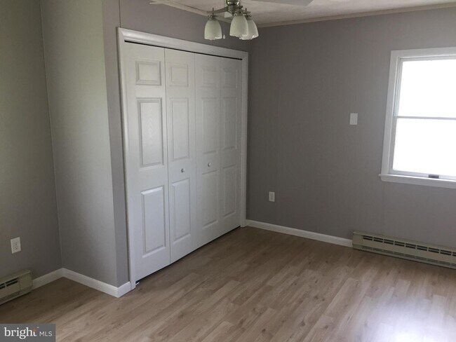 Building Photo - 227 S Ironstone Dr