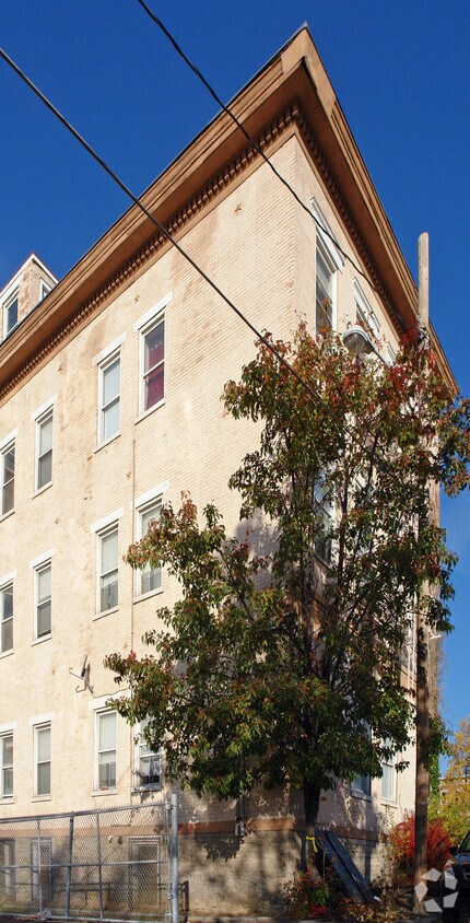 Building Photo - 1111 Spring St