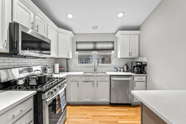 Building Photo - 2987 Saganashkee Ln