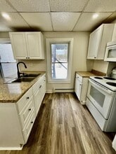 Building Photo - 416 Main St