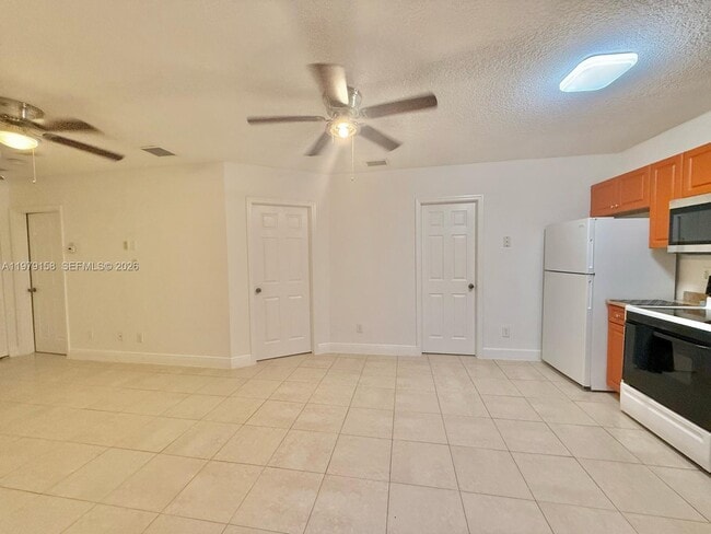 Building Photo - 2099 NW 26th Ave