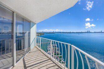 Building Photo - 7601 E Treasure Dr