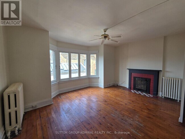 Photo du bâtiment - 1266 Yonge St