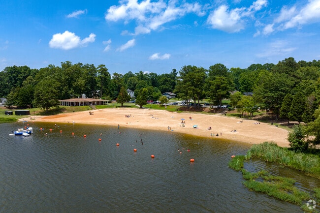 The Cauble Park beach is open from dawn until dusk (Memorial Day weekend through Labor Day).