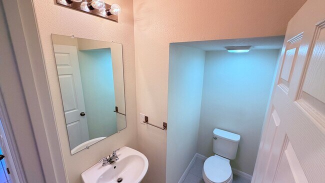Building Photo - 3 Bd/2.5 Ba Townhome in Windemere!!