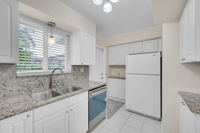 Foto del edificio - 4454 W Tradewinds Ave