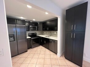 Building Photo - 679 Normandy O