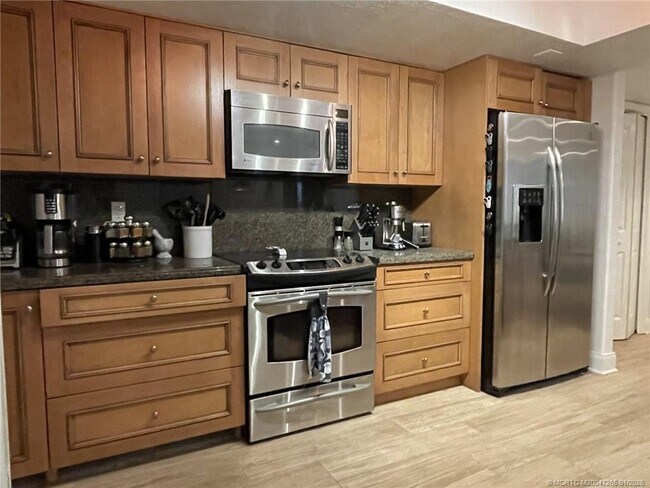 Building Photo - 325 Jimmy Buffett Mem Hwy