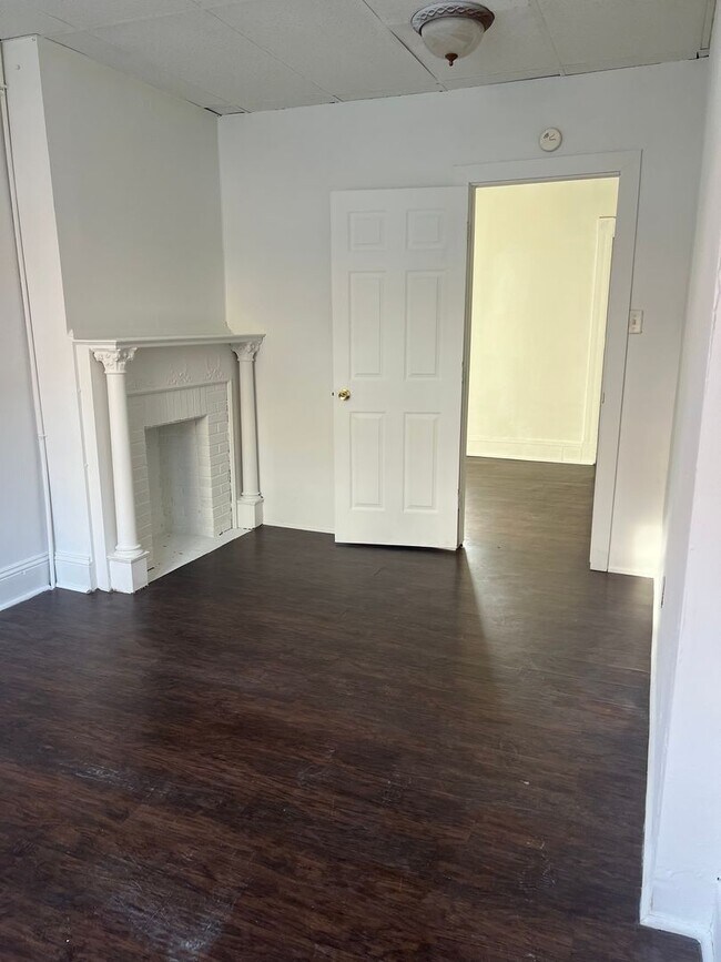 Foto del edificio - First-Floor Apartment Accepting Housing Vouchers - MOVE IN SPECIAL