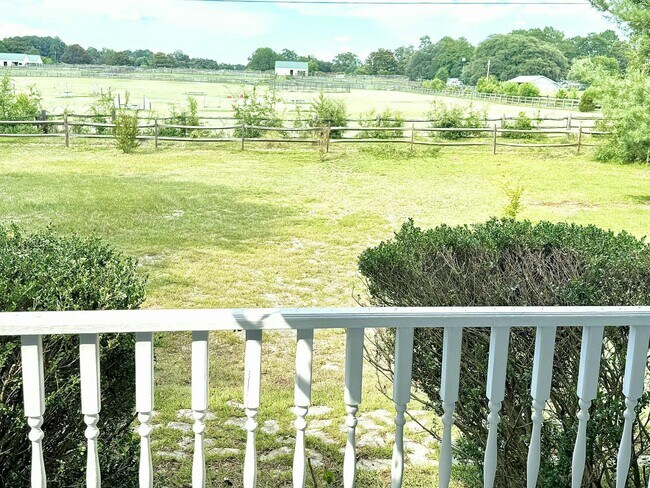 Foto del edificio - 170 Blue Ln