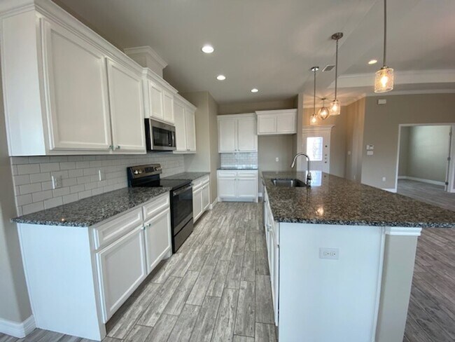 Building Photo - DCR642