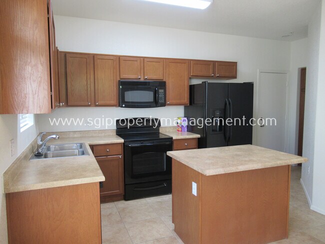 Building Photo - 2 BEDROOM, 2.5 BATHROOM GOODYEAR HOME!