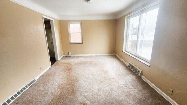 Foto del edificio - 4 bed 1 bath
