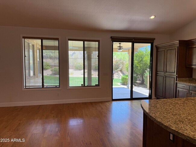 Foto del edificio - 16609 N 105th Way