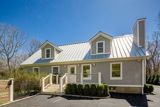 Building Photo - 464 Three Mile Harbor Hog Creek Rd