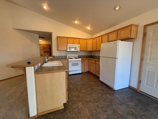 Foto del edificio - Single Level 3 Bed/2 Bath Home in SE Bend - Conifer Ave