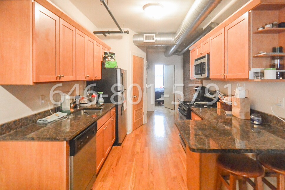 Primary Photo - 301 1st St