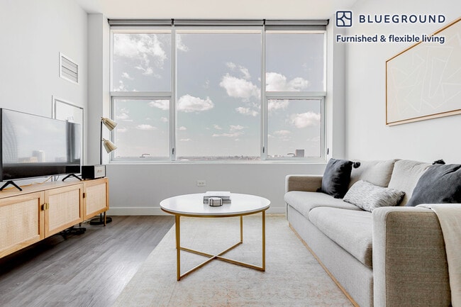 Building Photo - 1000 S Clark St