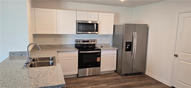 Building Photo - 2109 E Crystal Dr