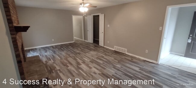 Building Photo - 2 br, 2 bath House - 2832 E. Hickory Bluff