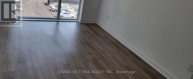 Photo du bâtiment - 450 Dundas St E