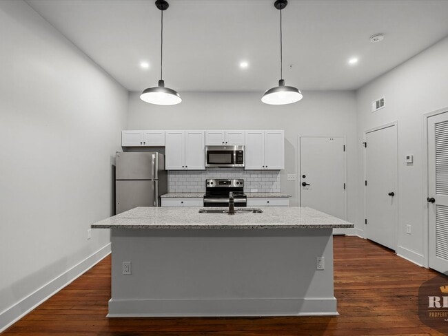 Building Photo - 212 Seventh St.