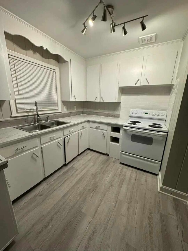 Foto del edificio - 6612 Woodstream Dr