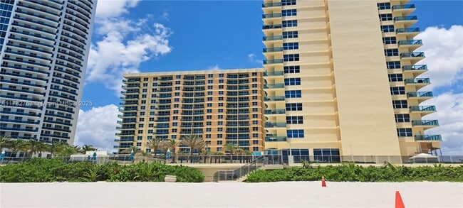 Building Photo - 2501 S Ocean Dr