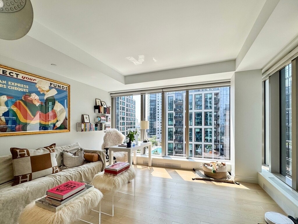 Primary Photo - 133 Seaport Blvd