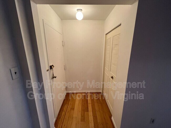 Foto del edificio - 3306 Woodburn Village Dr