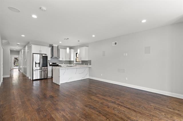 Building Photo - 130 Hutton St