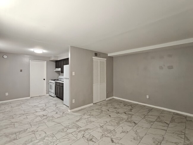 Photo - 7108 Oxford Ave-58 Apartment