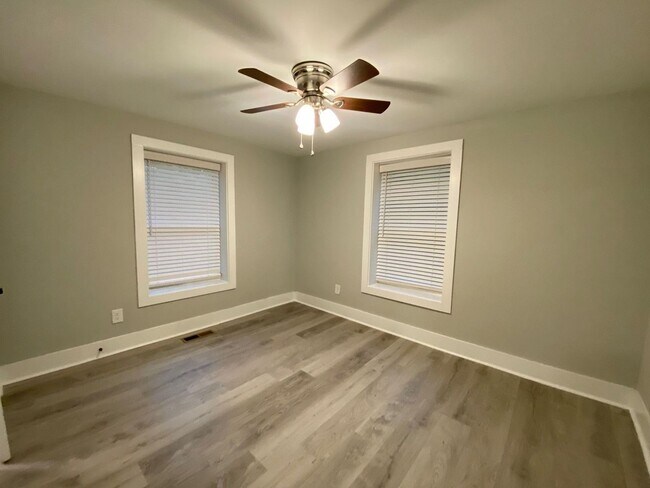 Foto del edificio - PRE-LEASING FOR AUGUST 2026!