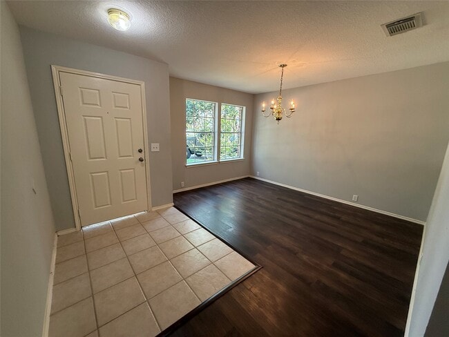 Foto del edificio - 4822 Russet Trail Ct