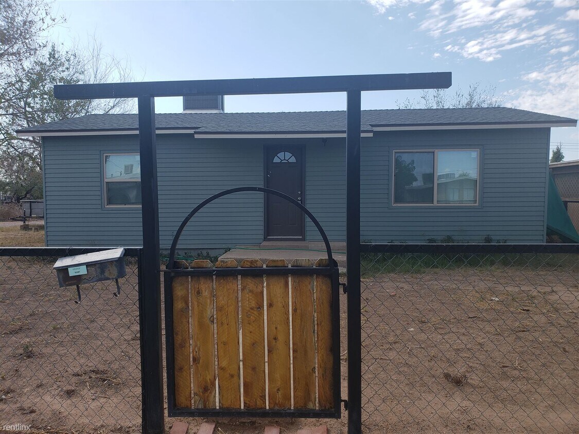 Primary Photo - 2 br, 1 bath House - 505 W 10th St 505